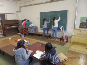 子供達が勉強中