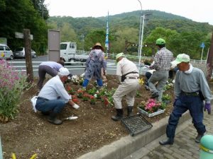 環境美化グループ 町内花壇の整備